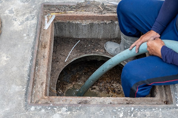 grease trap pumping is a straightforward process that should be carried out by trained professionals to minimize mess and disruption
